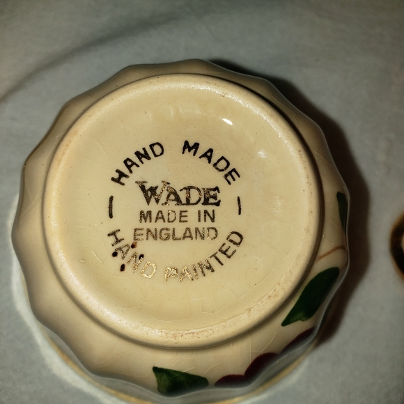 Beautiful Vintage Wade Hand Painted Creamer and Sugar Bowl with Floral Pattern - Picture 9 of 10